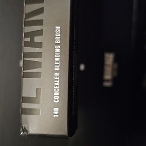 IL Makiage Concealer Blending Brush